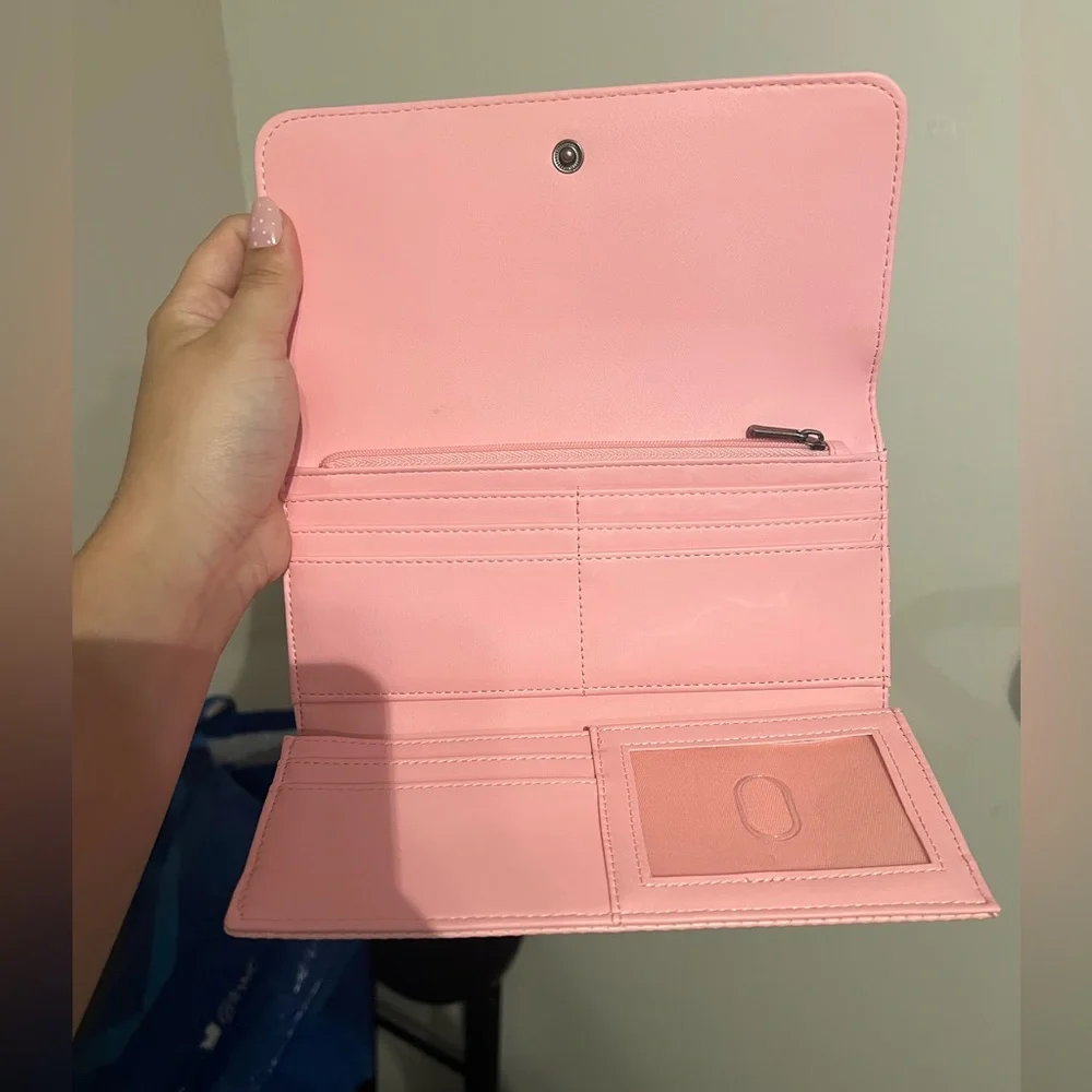 Pink Universal Thread Wallet - Picture 2 of 4